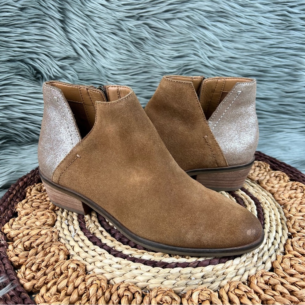 Frye & Co. Sz 9.5 Caden Suede Colorblock Tan Metallic Gold Ankle Boots Booties